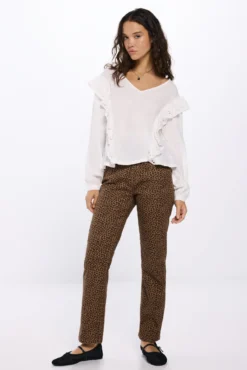 Jeans com estampado de leopardo