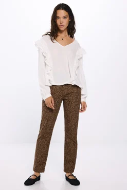 Jeans com estampado de leopardo