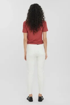 Jeans de corte reto pelo tornozelo