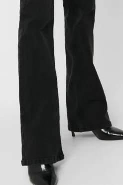 Jeans flare tiro alto