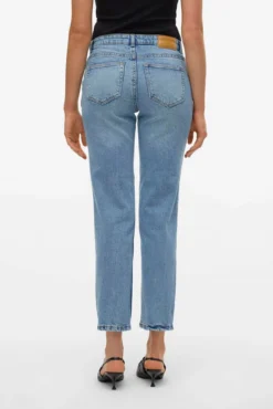Jeans retas de cintura média