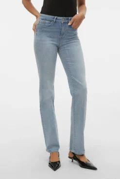 Jeans retas de cintura subida