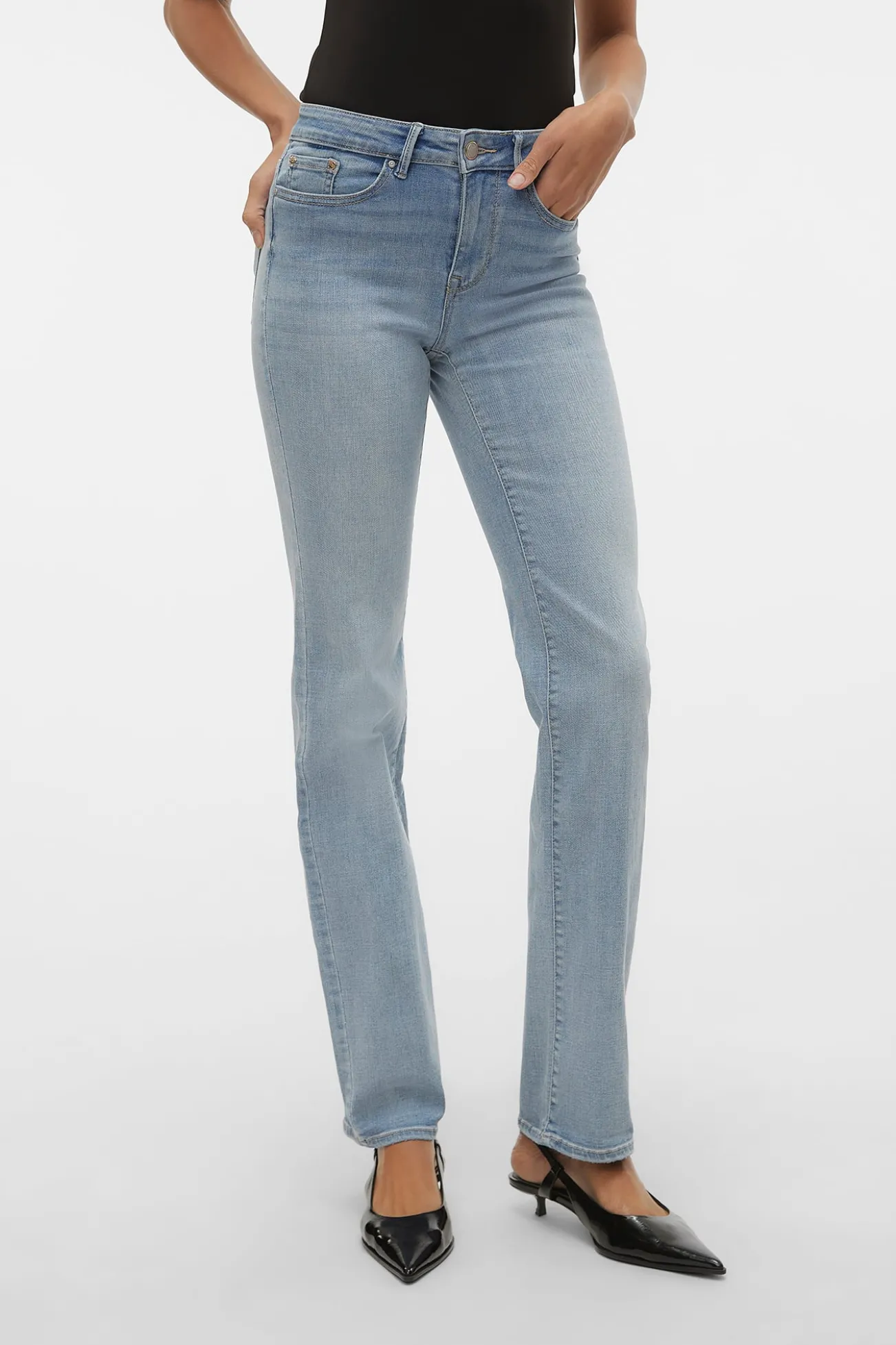 Jeans retas de cintura subida