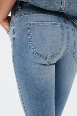Jeans skinny tiro medio