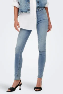 Jeans skinny tiro medio