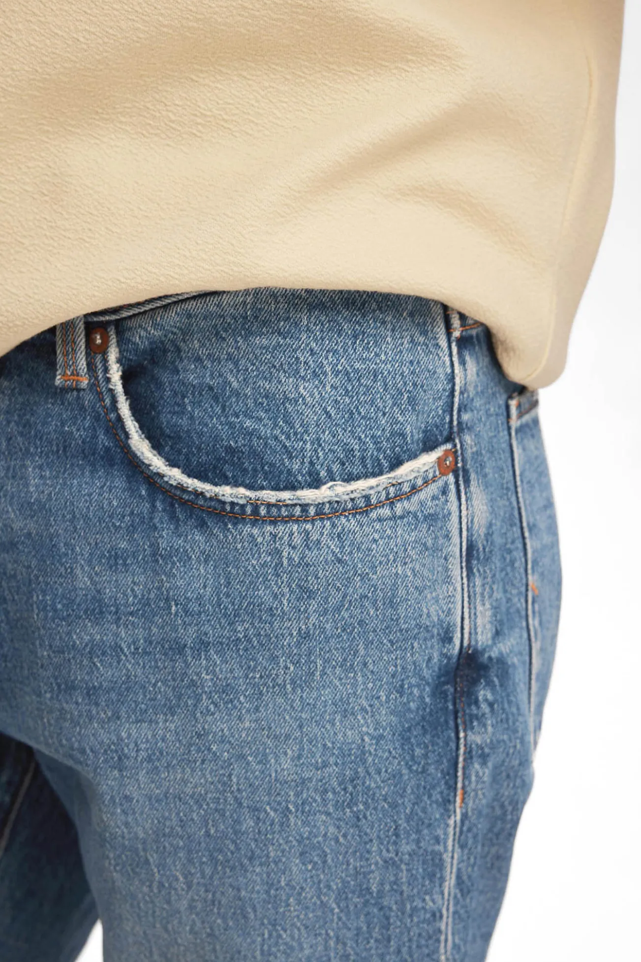 Jeans Slim Fit confecionados com algodão orgânico