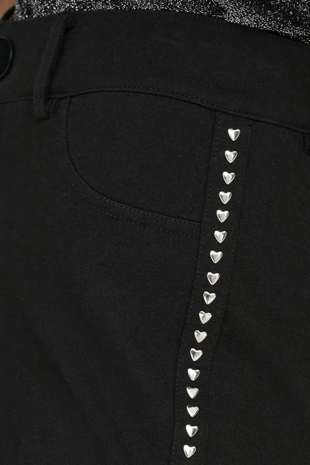 Legging com tachas laterais