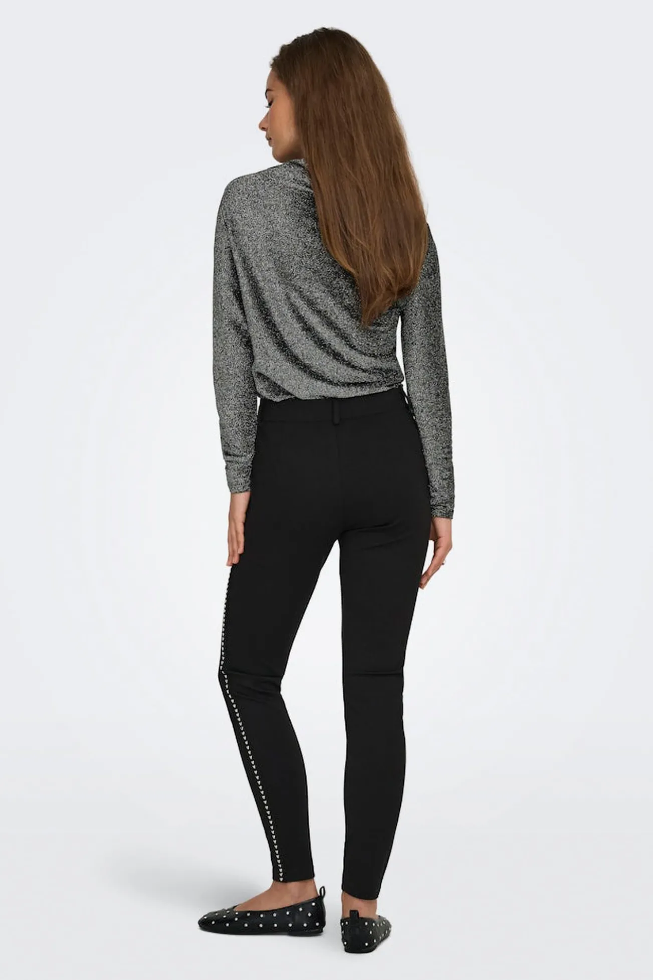 Legging com tachas laterais