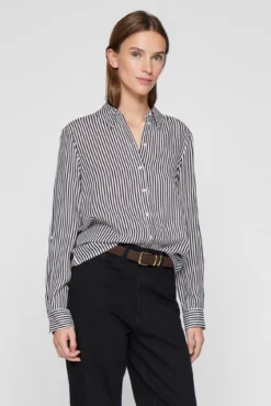 Long-sleeved shirt