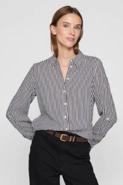 Long-sleeved shirt