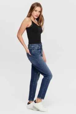 Mom fit jeans