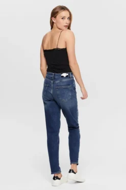 Mom fit jeans