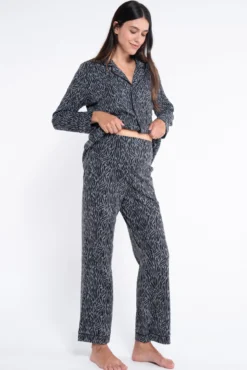 Pacote de pijama com estampa animal