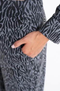 Pacote de pijama com estampa animal