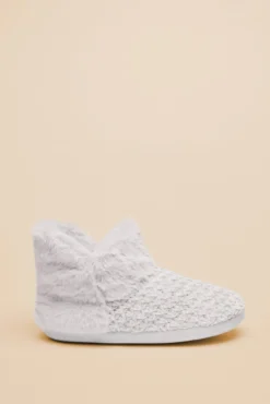 Pantufas com pelo cinzento