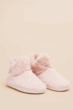 Pantufas com pelo cor-de-rosa