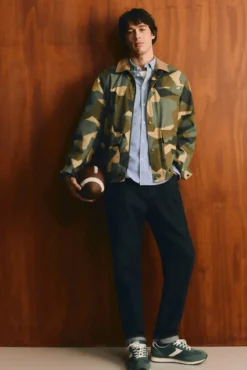 Parka camuflada gola de contraste