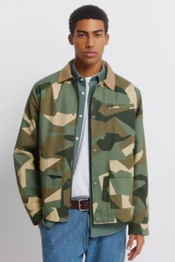 Parka camuflada gola de contraste