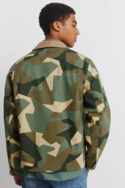 Parka camuflada gola de contraste