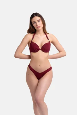 Parte de baixo do biquíni brasileiro vermelho