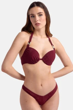 Parte de baixo do biquíni brasileiro vermelho