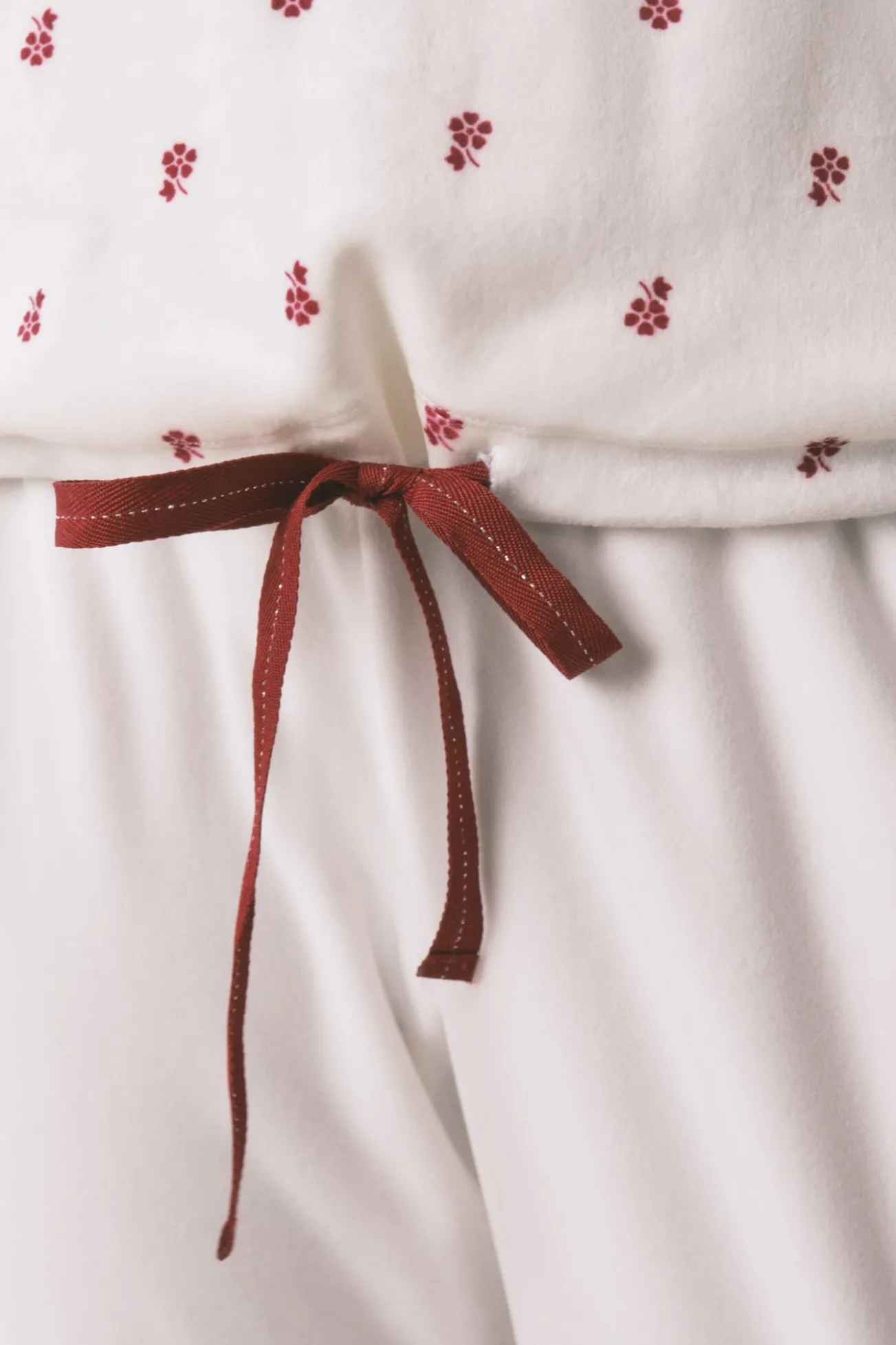 Pijama comprido com flores