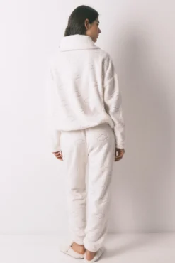 Pijama comprido em polar estampado de nuvens cinza