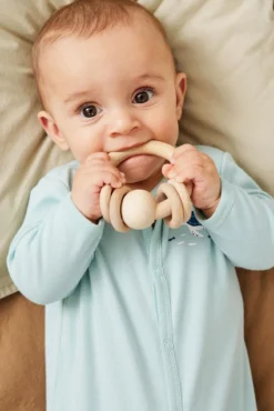 Pijama de bebé menino.