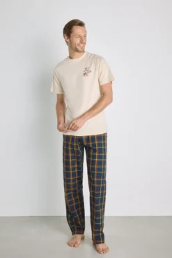 Pijama de malha e tecido
