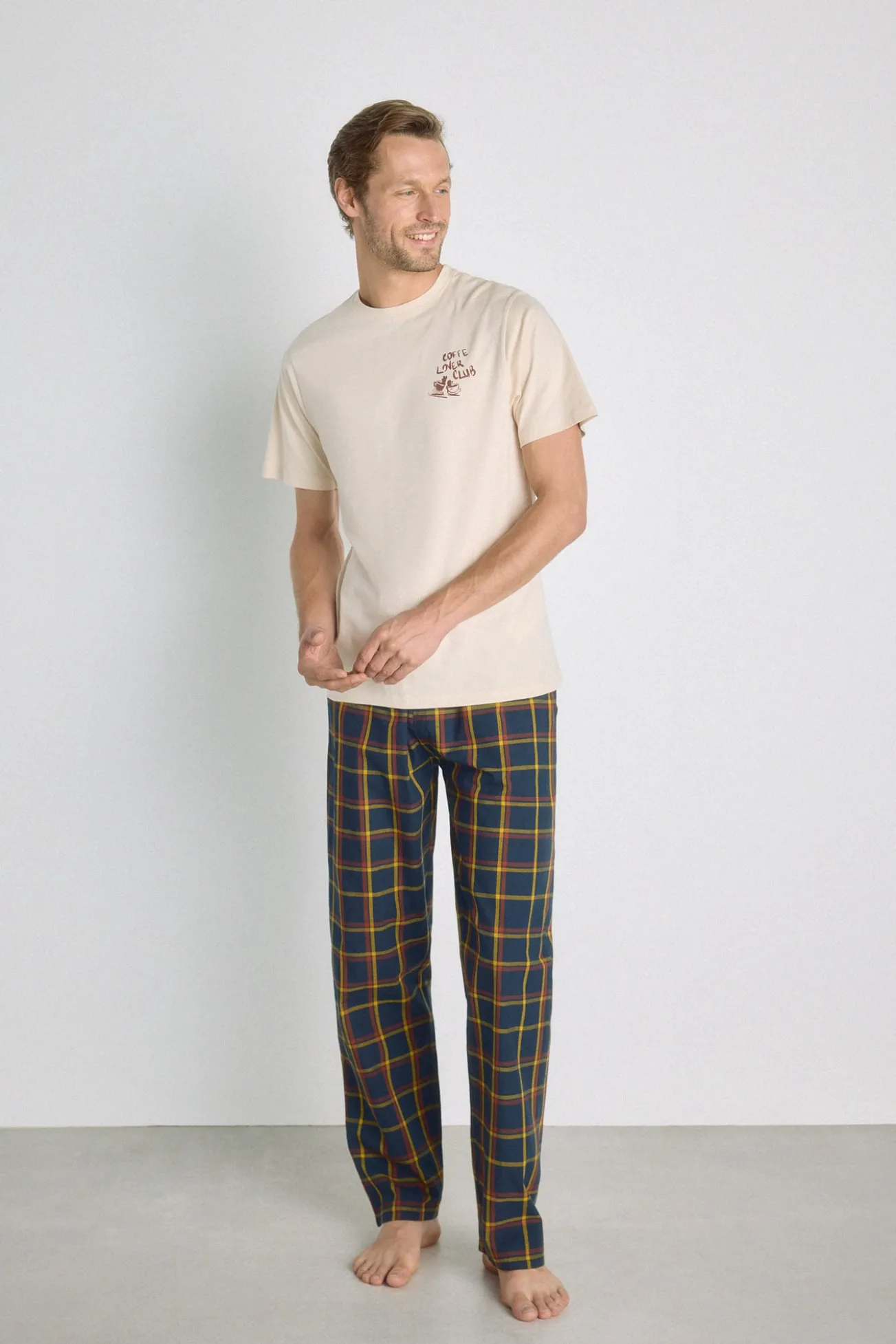 Pijama de malha e tecido