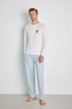 Pijama de malha e tecido