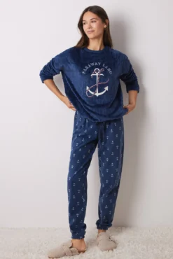Pijama de polar comprido e lã macia
