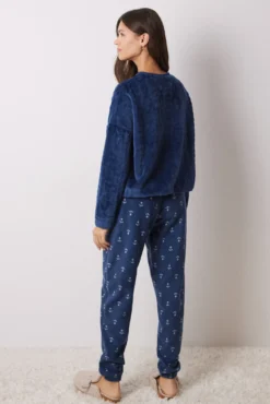 Pijama de polar comprido e lã macia