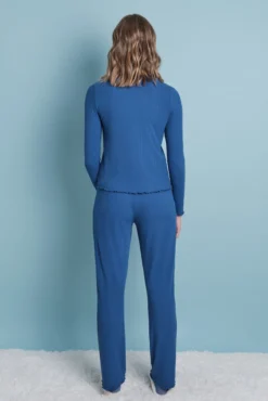 Pijama largo de canelado suave azul
