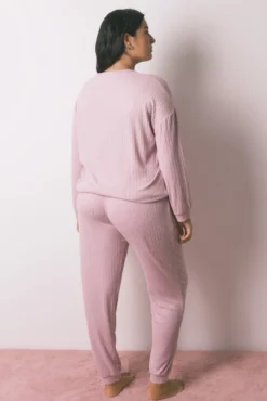 Pijama pijama comprido rosa de malha quente e macio