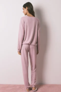 Pijama pijama comprido rosa de malha quente e macio
