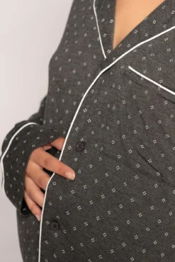 Pijama pré-mamã com estampado de gravata