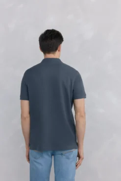 Polo básico em piqué