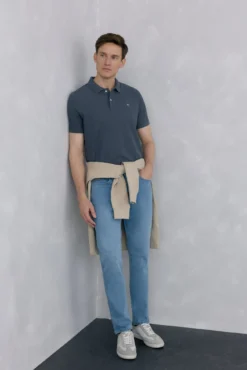 Polo básico em piqué