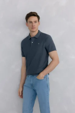 Polo básico em piqué