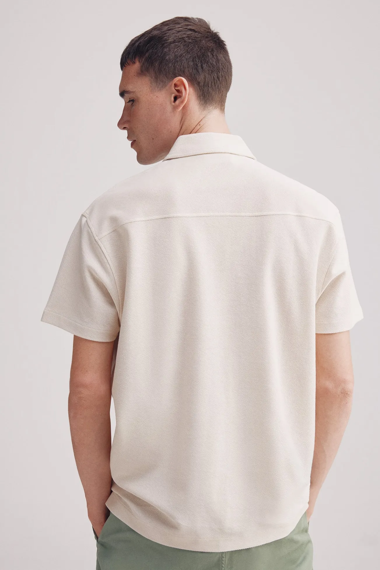 Polo com bolso estruturado de regular fit