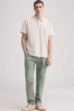 Polo com bolso estruturado de regular fit