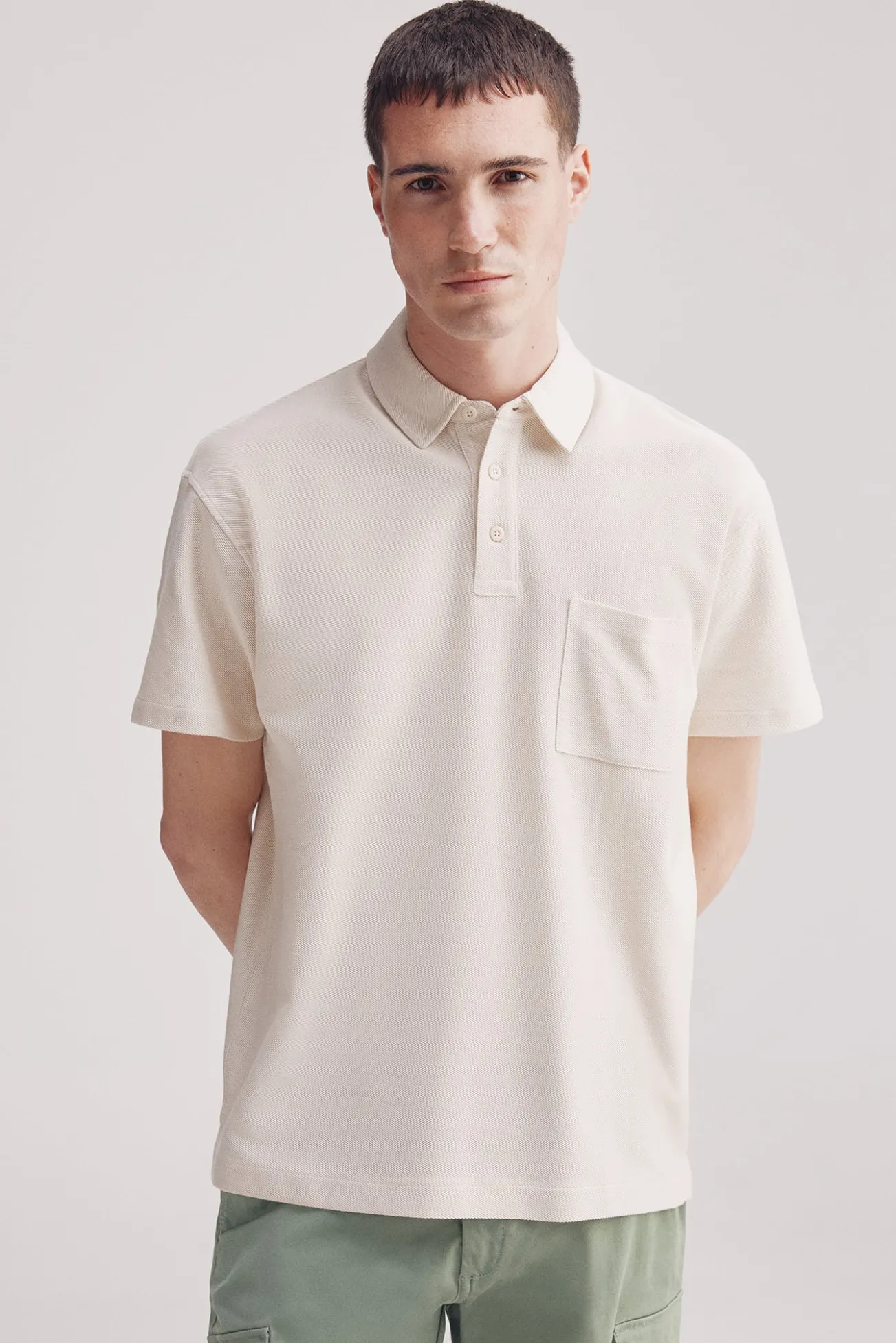 Polo com bolso estruturado de regular fit