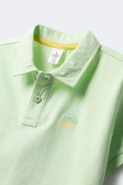 Polo com logo infantil nas costas