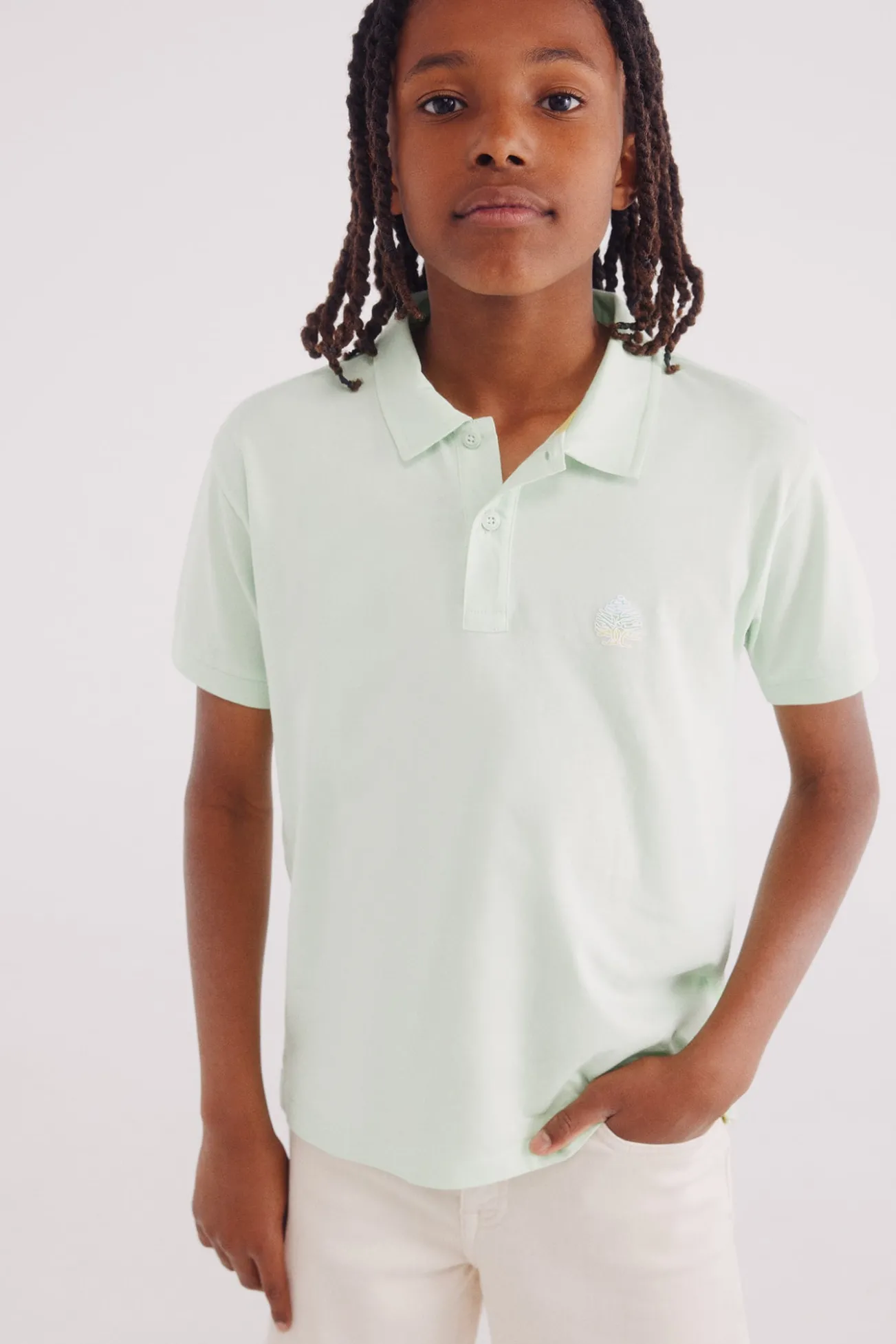 Polo com logo infantil nas costas