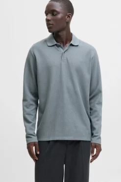 Polo de corte regular