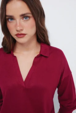 Polo de malha com corte combinado
