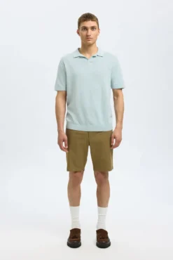 Polo de malha com gola aberta
