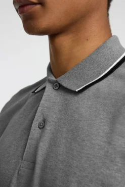 Polo de manga curta em piqué