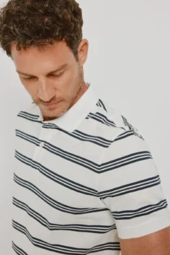 Polo de riscas de manga curta